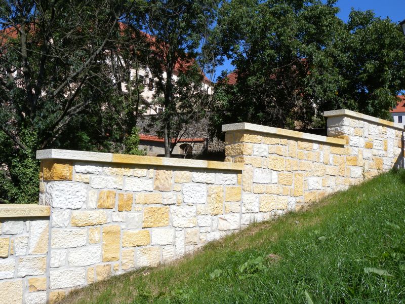 Doppelhäuptige Mauer an der Bahnhofstraße in Dippoldiswalde